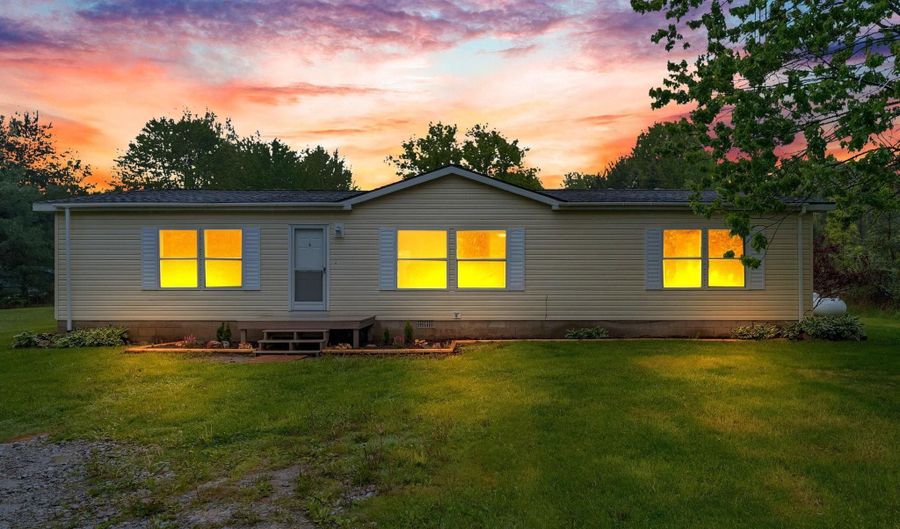2100 Rowe, Applegate, MI 48401 - 3 Beds, 2 Bath