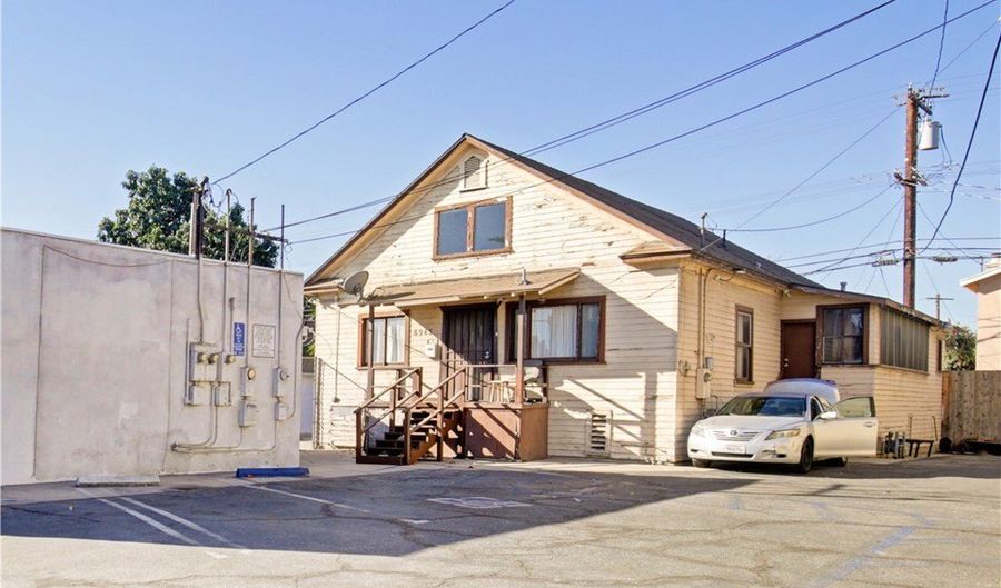 8949 Atlantic Ave, South Gate, CA 90280 - 3 Beds, 6 Bath