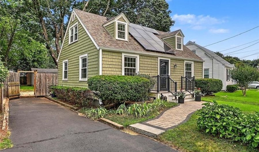 88 Nichols Rd, North Kingstown, RI 02852 - 3 Beds, 1 Bath