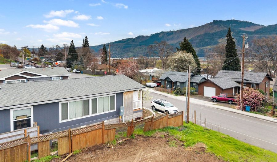 304 E HUMBOLDT St, Bingen, WA 98605 - 0 Beds, 0 Bath