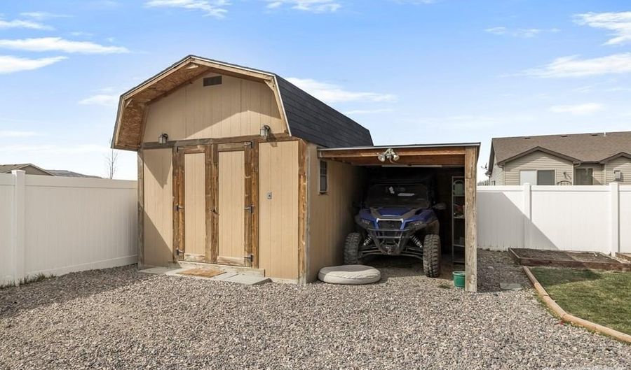 5097 Camden St, Chubbuck, ID 83202 - 6 Beds, 3 Bath