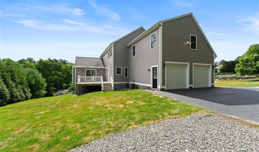 14 Longbrook Dr, Cumberland, RI 02864 - 4 Beds, 3 Bath