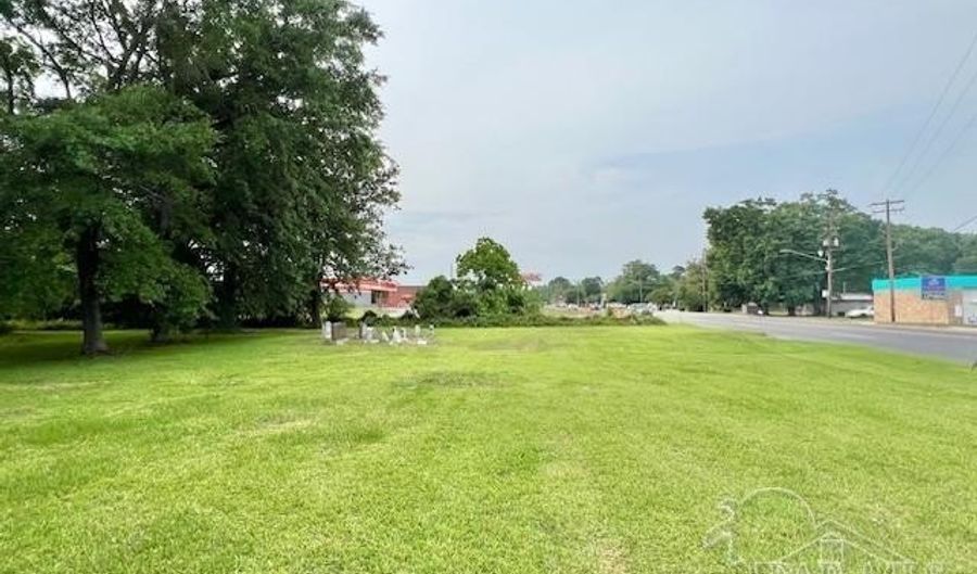 623 N Main St, Atmore, AL 36502 - 0 Beds, 0 Bath