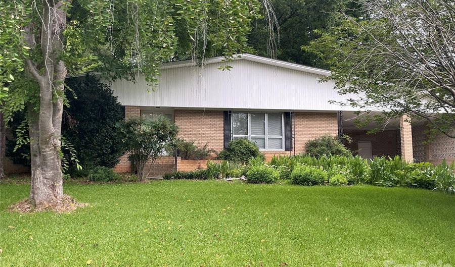3209 Greenwood Park Cir, Albemarle, NC 28001 - 3 Beds, 2 Bath