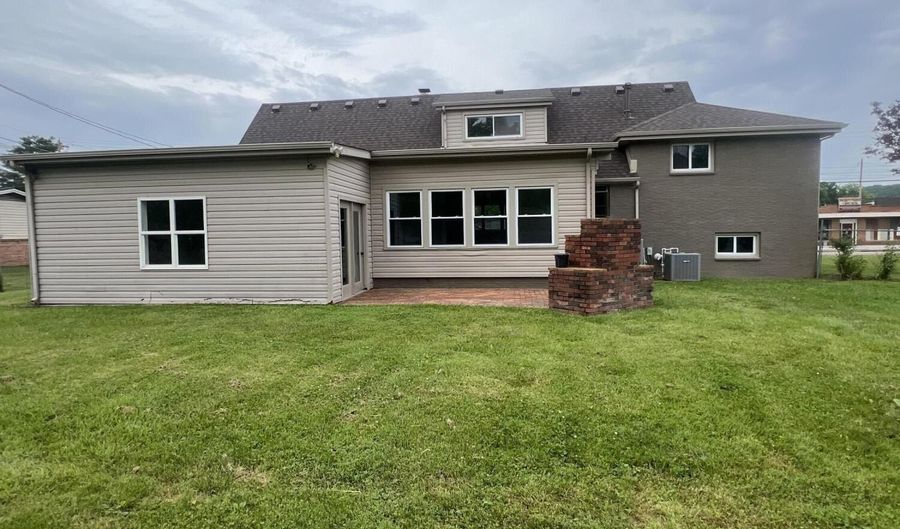 825 N Main St, Barbourville, KY 40906 - 4 Beds, 2 Bath