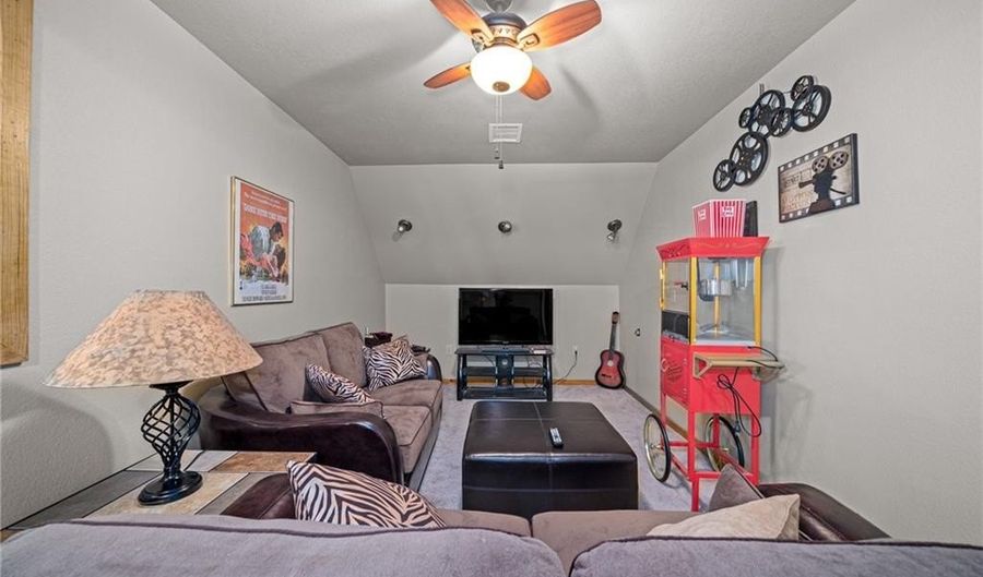 1323 Hilltop Dr, Alma, AR 72921 - 5 Beds, 5 Bath