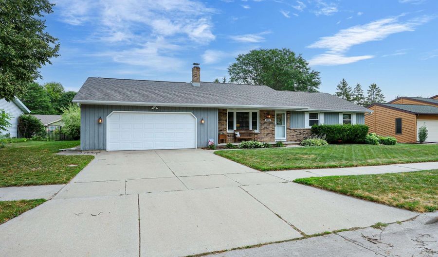1002 S COVENANT Ln, Appleton, WI 54915 - 3 Beds, 3 Bath
