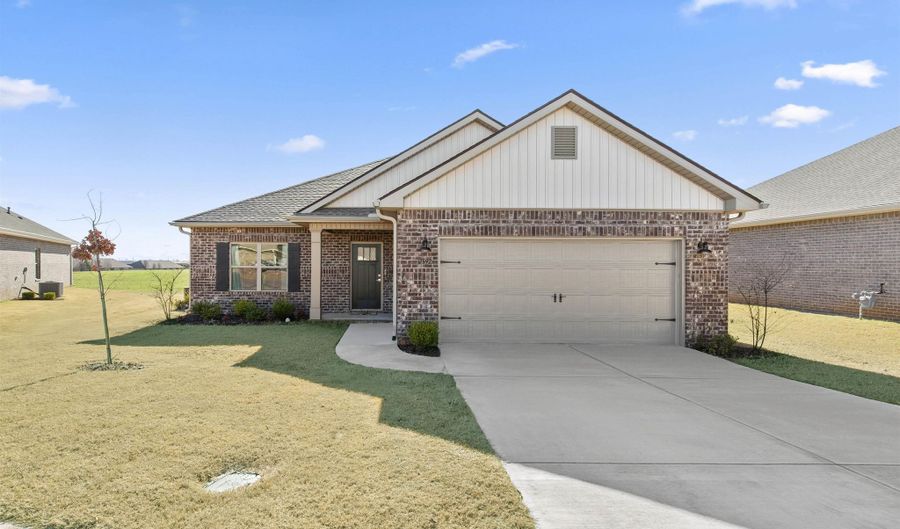 12592 Whitcomb Cir, Athens, AL 35613 - 3 Beds, 2 Bath
