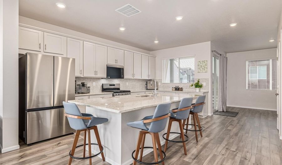 16586 Shoshone Pl, Broomfield, CO 80023 - 4 Beds, 4 Bath
