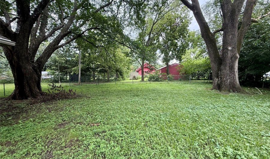 2711 E Market St, Des Moines, IA 50317 - 3 Beds, 1 Bath