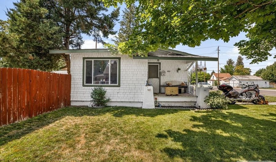 401 S Fisher Ave, Blackfoot, ID 83221 - 2 Beds, 1 Bath