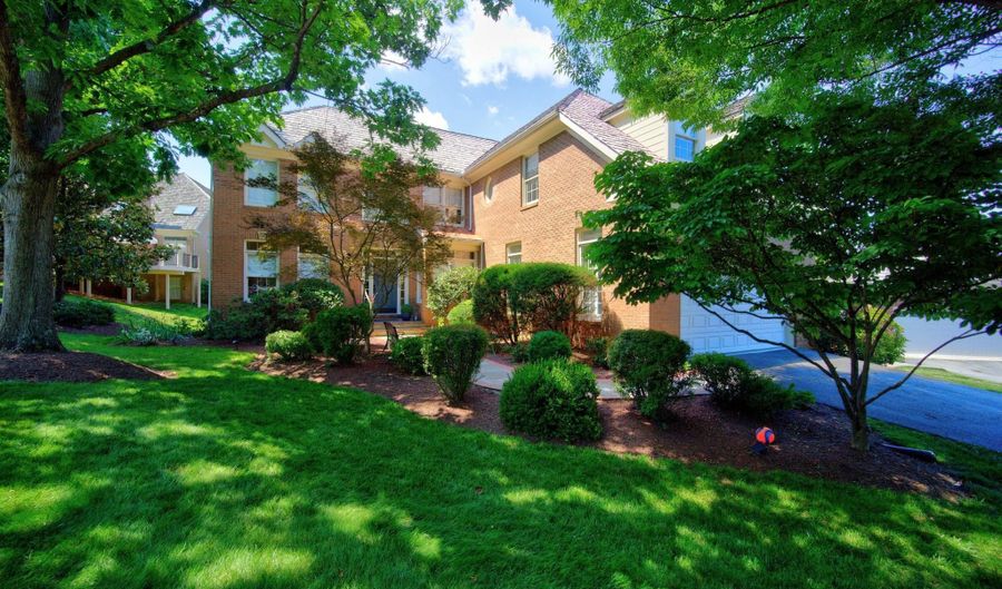 9110 WILLOW GATE Ln, Bethesda, MD 20817 - 5 Beds, 5 Bath