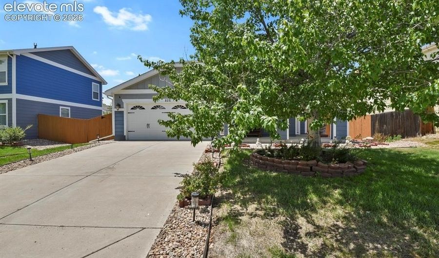 826 Willow Dr, Brighton, CO 80603 - 3 Beds, 2 Bath