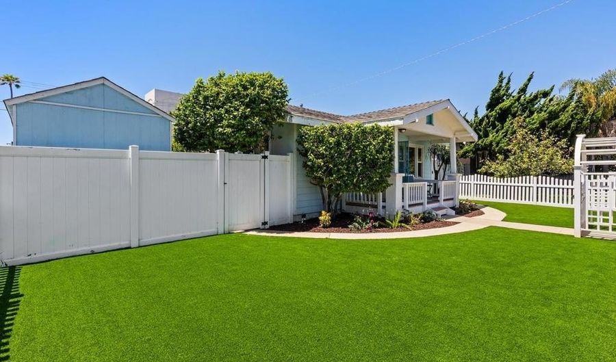 321 S Freeman St, Oceanside, CA 92054 - 5 Beds, 4 Bath