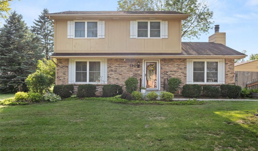 110 10th Ave NW, Altoona, IA 50009 - 5 Beds, 3 Bath