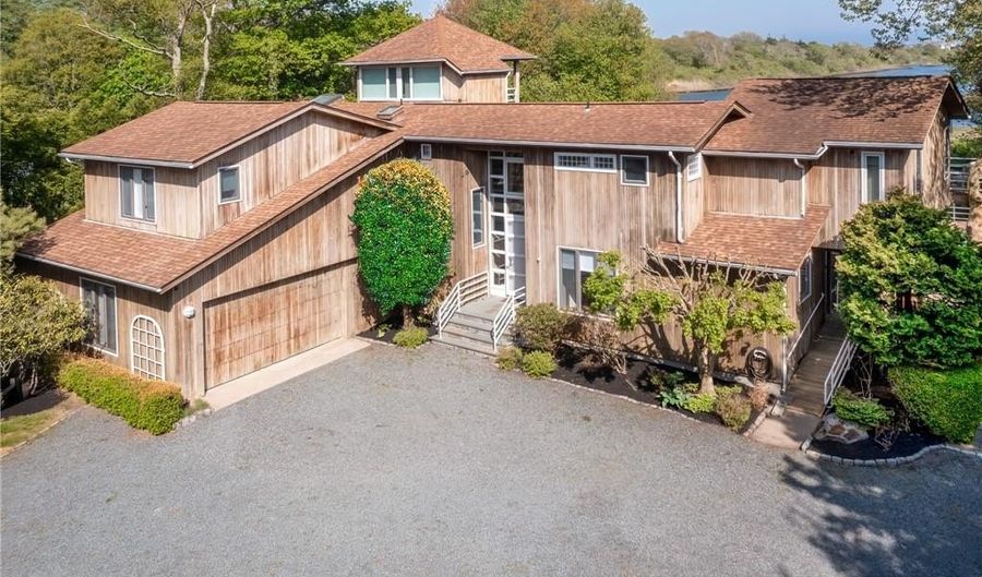 275 Boston Neck Rd, Narragansett, RI 02882 - 4 Beds, 6 Bath
