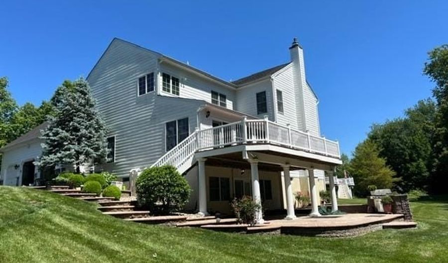 17 WATERTON Dr, Bear, DE 19701 - 4 Beds, 5 Bath
