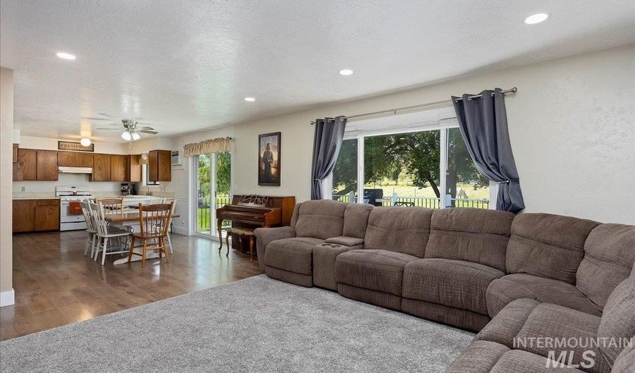 1537 E 4250 N, Buhl, ID 83316 - 5 Beds, 2 Bath