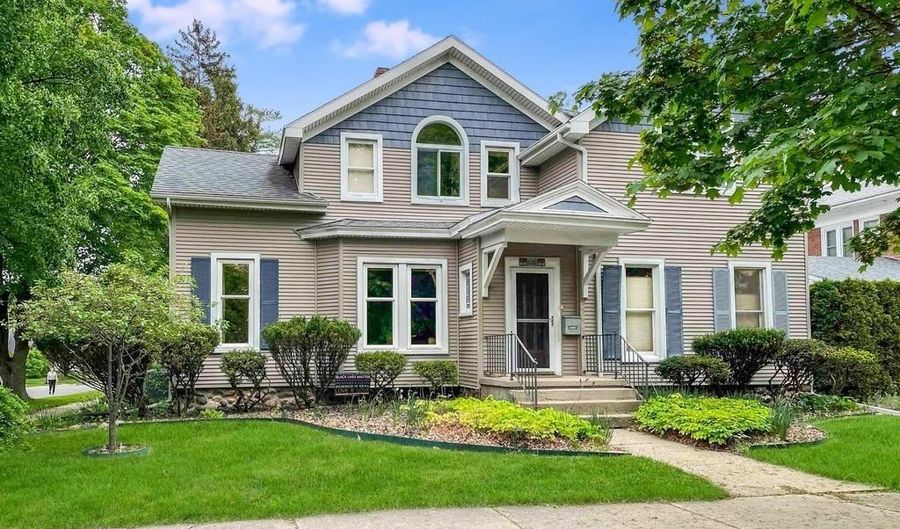 630 N State St, Alma, MI 48801 - 5 Beds, 2 Bath