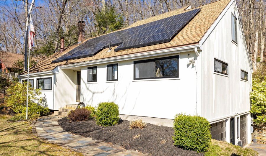 206 New Rd, Avon, CT 06001 - 4 Beds, 3 Bath