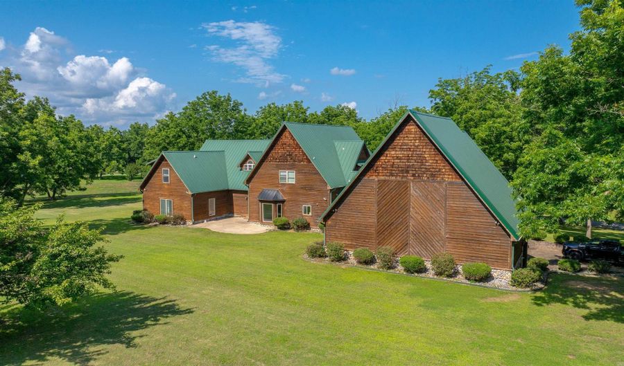100 Plantation Ln, Batesville, AR 72501 - 4 Beds, 5 Bath