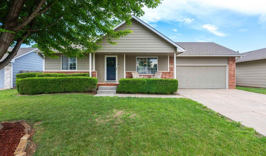 1822 E Autumn Cir, Goddard, KS 67052 - 3 Beds, 2 Bath