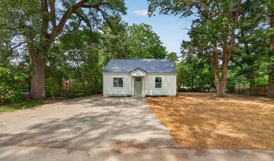 408 3rd Ave N, Baxter, TN 38544 - 3 Beds, 2 Bath