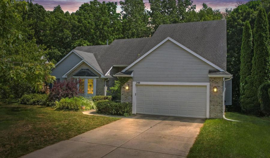 2418 Meadowridge Ct, Ann Arbor, MI 48105 - 4 Beds, 4 Bath