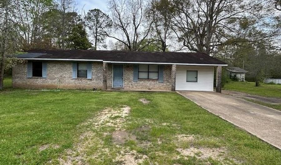 349 E North St, Gloster, MS 39631 - 4 Beds, 2 Bath