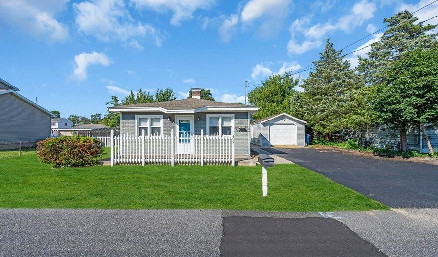 409 Capstan Ave, Beachwood, NJ 08722 - 2 Beds, 1 Bath