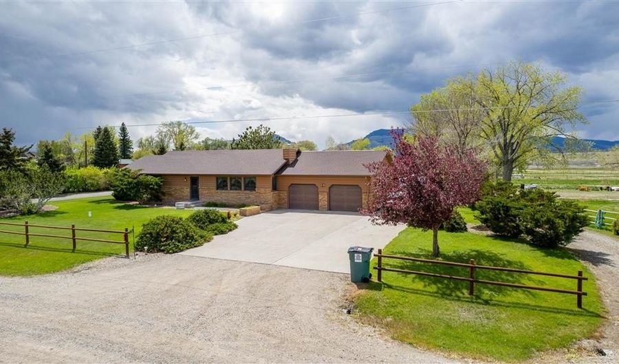 145 N 37th St, Cody, WY 82414 - 3 Beds, 1 Bath