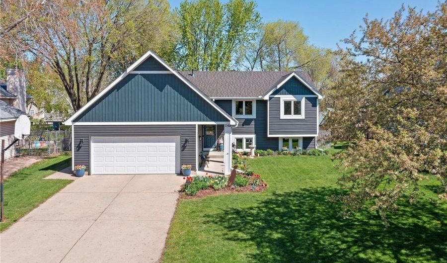 7165 Upper 157th St W, Apple Valley, MN 55124 - 5 Beds, 3 Bath