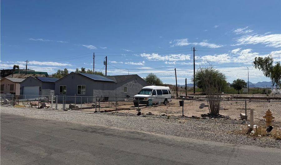 983 Swan Dr, Bullhead City, AZ 86442 - 4 Beds, 2 Bath