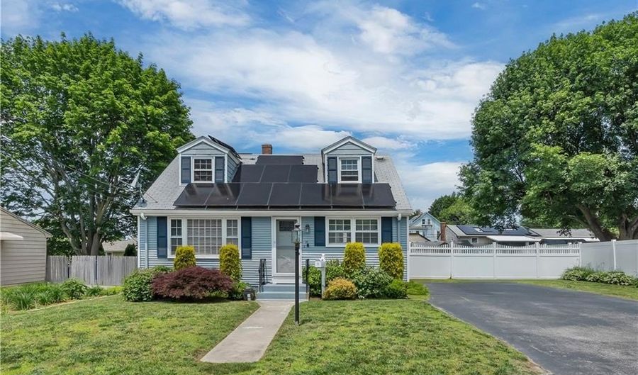 35 Pleasant View Dr, North Providence, RI 02904 - 3 Beds, 2 Bath