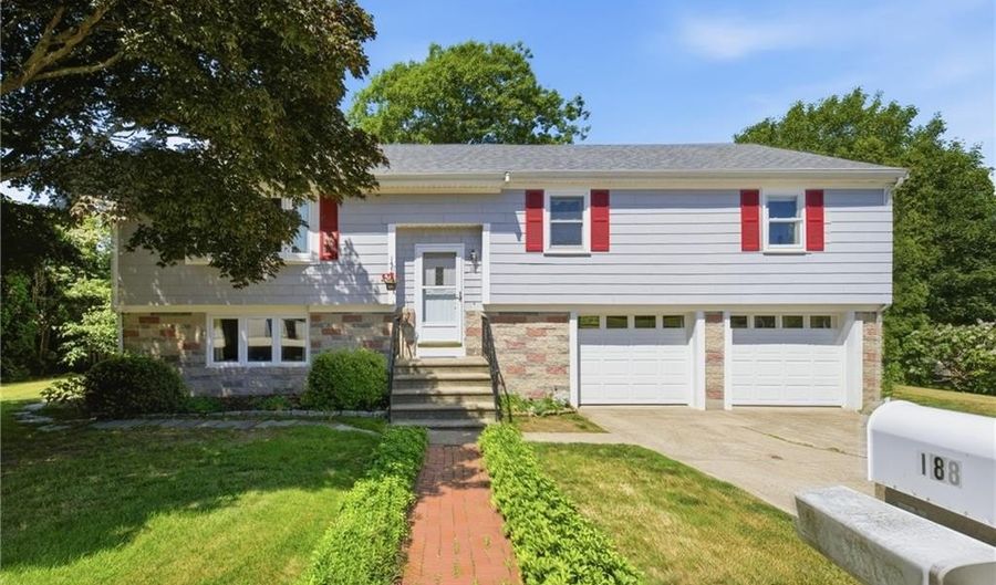 18 Continental Dr, Middletown, RI 02842 - 3 Beds, 3 Bath