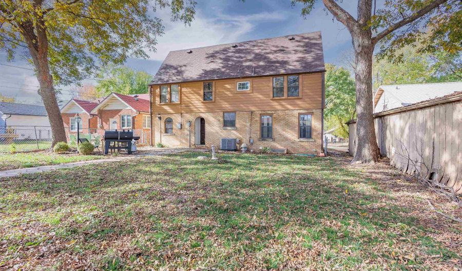1330 N 2nd St, Arkansas City, KS 67005 - 4 Beds, 3 Bath