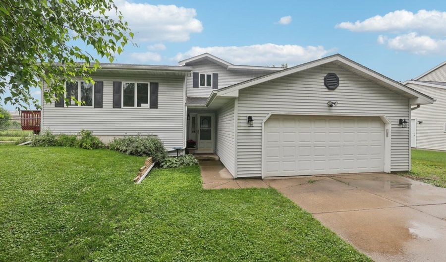 15 Eastridge Ct, Madison, WI 53716 - 3 Beds, 2 Bath