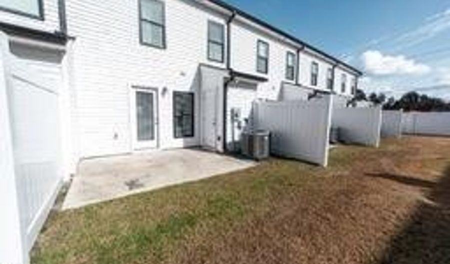 262 S Raleigh St, Angier, NC 27501 - 2 Beds, 3 Bath