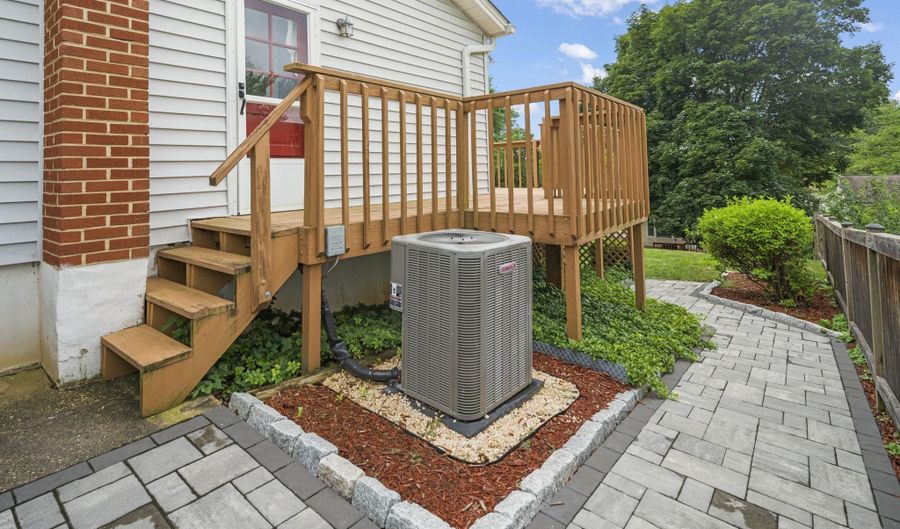 12914 LARKIN Pl, Rockville, MD 20853 - 3 Beds, 2 Bath