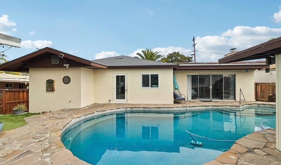 9535 Lakeview Dr, La Mesa, CA 91942 - 4 Beds, 4 Bath