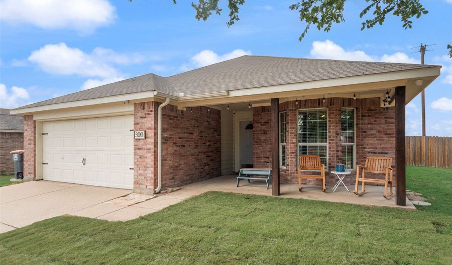 300 Meadow View Ln, Anna, TX 75409 - 3 Beds, 2 Bath