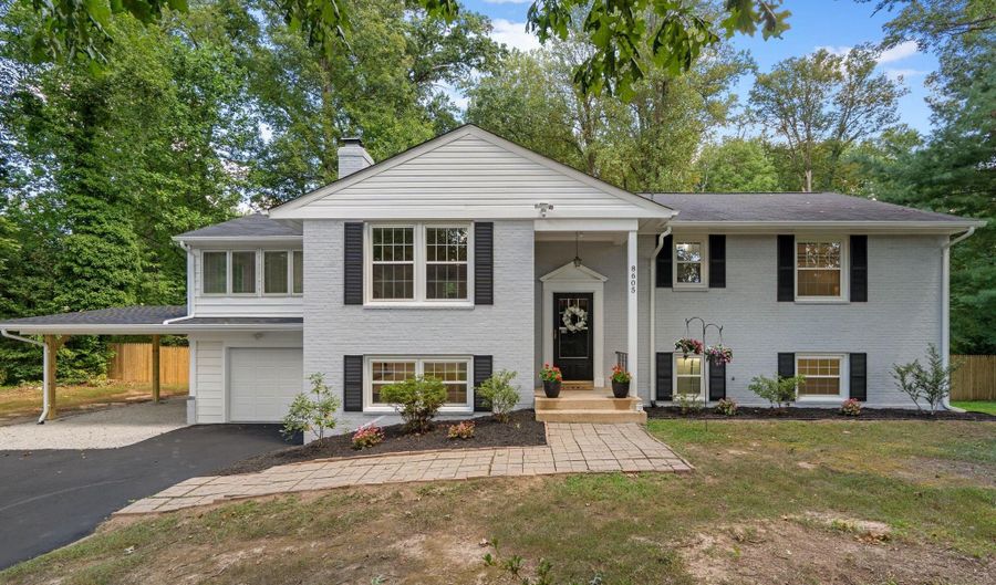 8605 ARDFOUR Ln, Annandale, VA 22003 - 5 Beds, 3 Bath