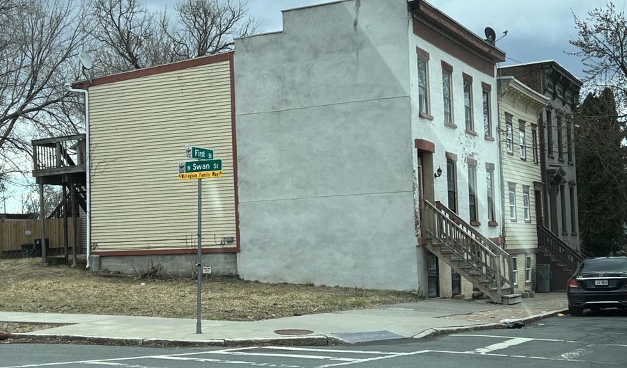79 1st St, Albany, NY 12210 - 5 Beds, 3 Bath
