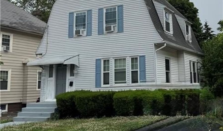 29 Rhodes Ave, Cranston, RI 02905 - 3 Beds, 1 Bath