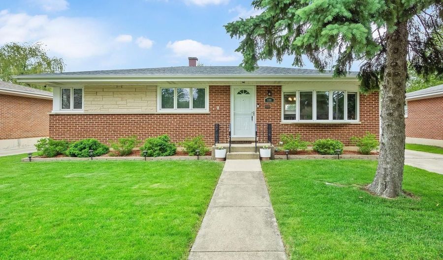 690 W Willow Gln, Addison, IL 60101 - 3 Beds, 2 Bath