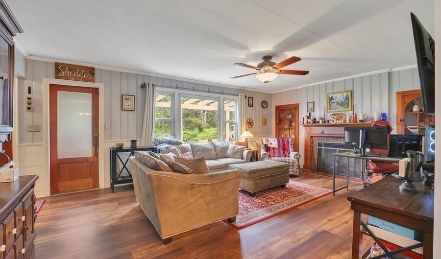 30 Lake Rd, Columbia, CT 06237 - 4 Beds, 2 Bath