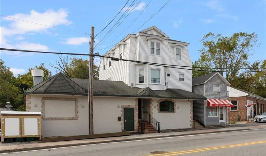 1152 Main St, Coventry, RI 02816 - 3 Beds, 3 Bath