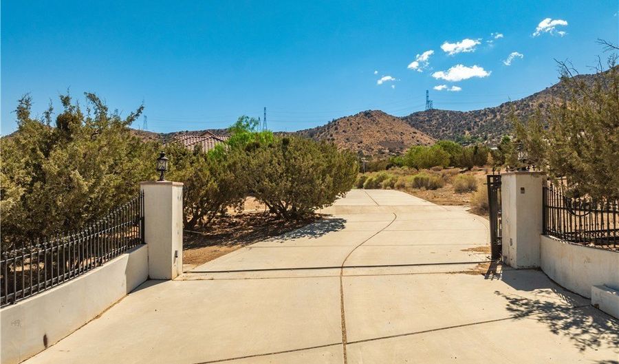 32132 Calle Del Roja, Acton, CA 93510 - 6 Beds, 4 Bath