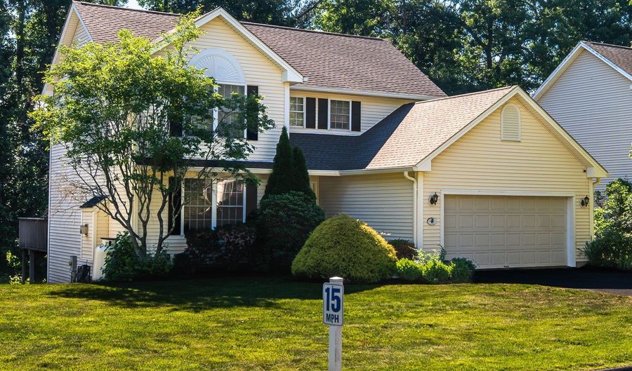 45 Pocono Ln 4, Danbury, CT 06810 - 3 Beds, 4 Bath