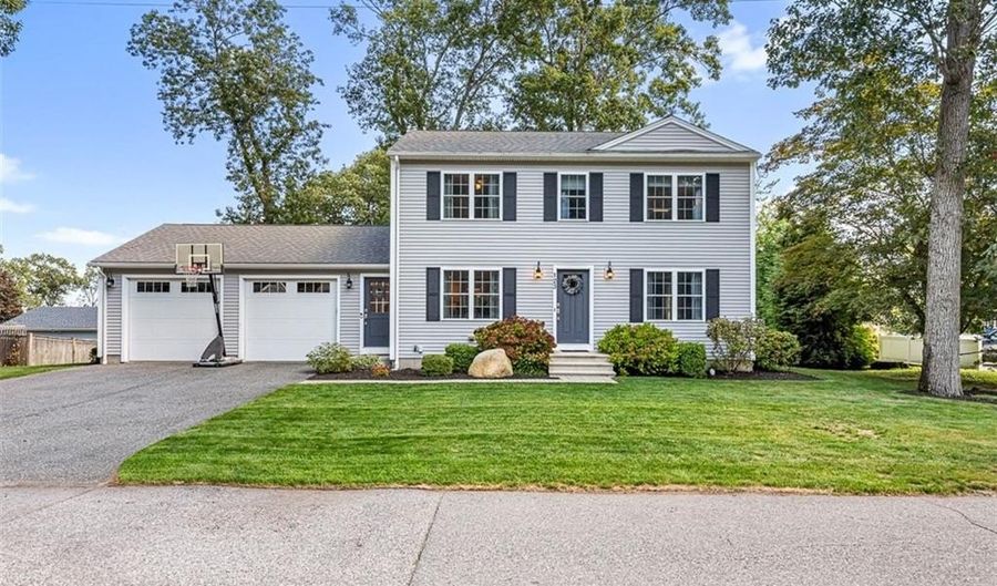 123 Terrace Ave, Cumberland, RI 02864 - 3 Beds, 4 Bath